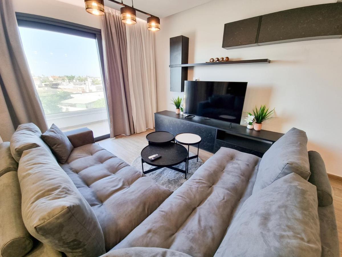 Lucky Strike Apartment Paralimni Bagian luar foto