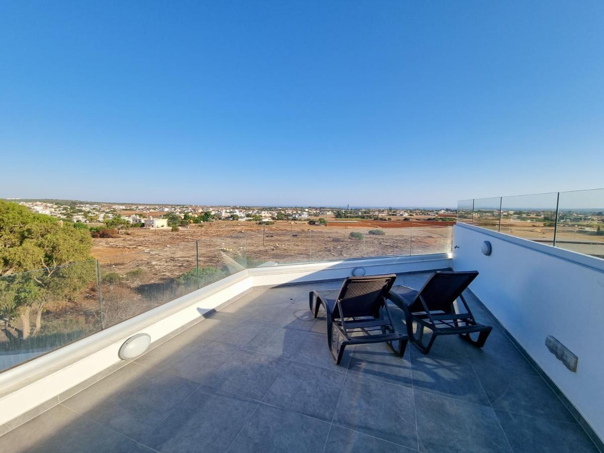 Lucky Strike Apartment Paralimni Bagian luar foto