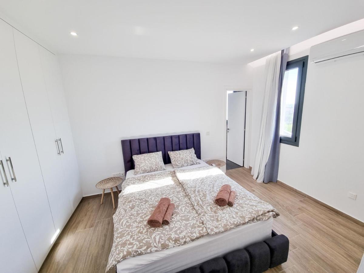 Lucky Strike Apartment Paralimni Bagian luar foto