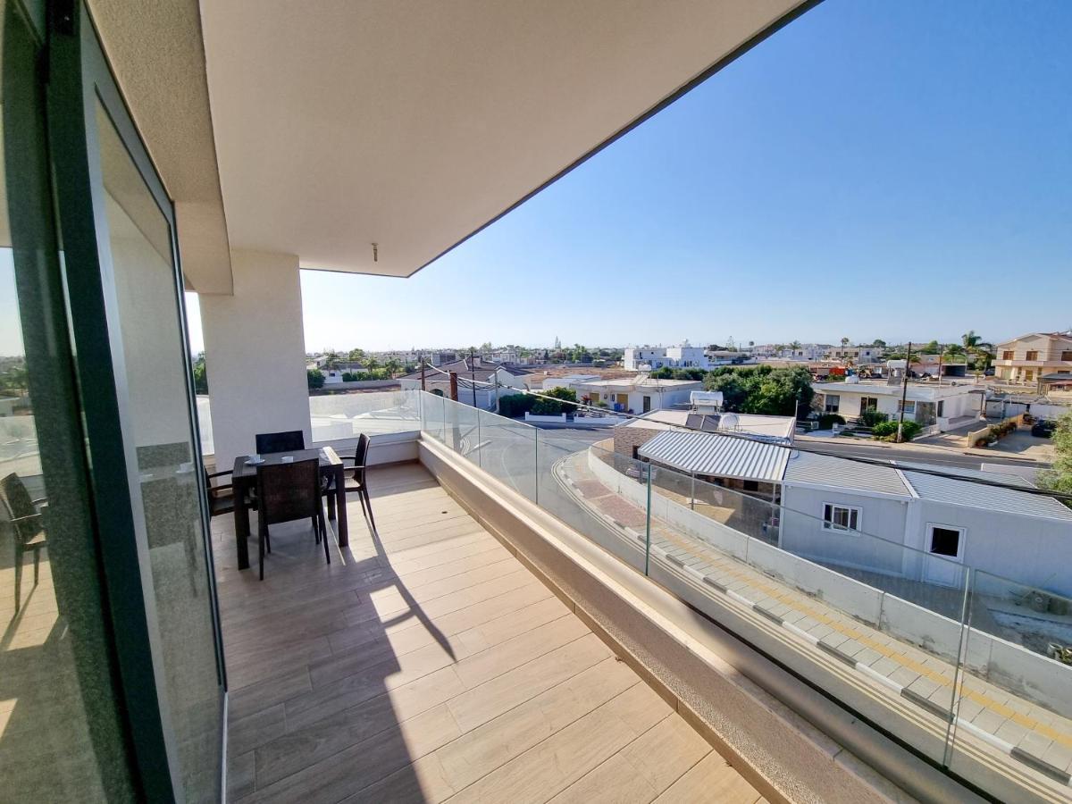 Lucky Strike Apartment Paralimni Bagian luar foto