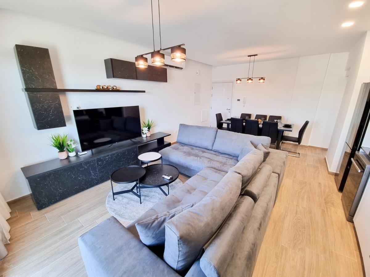 Lucky Strike Apartment Paralimni Bagian luar foto
