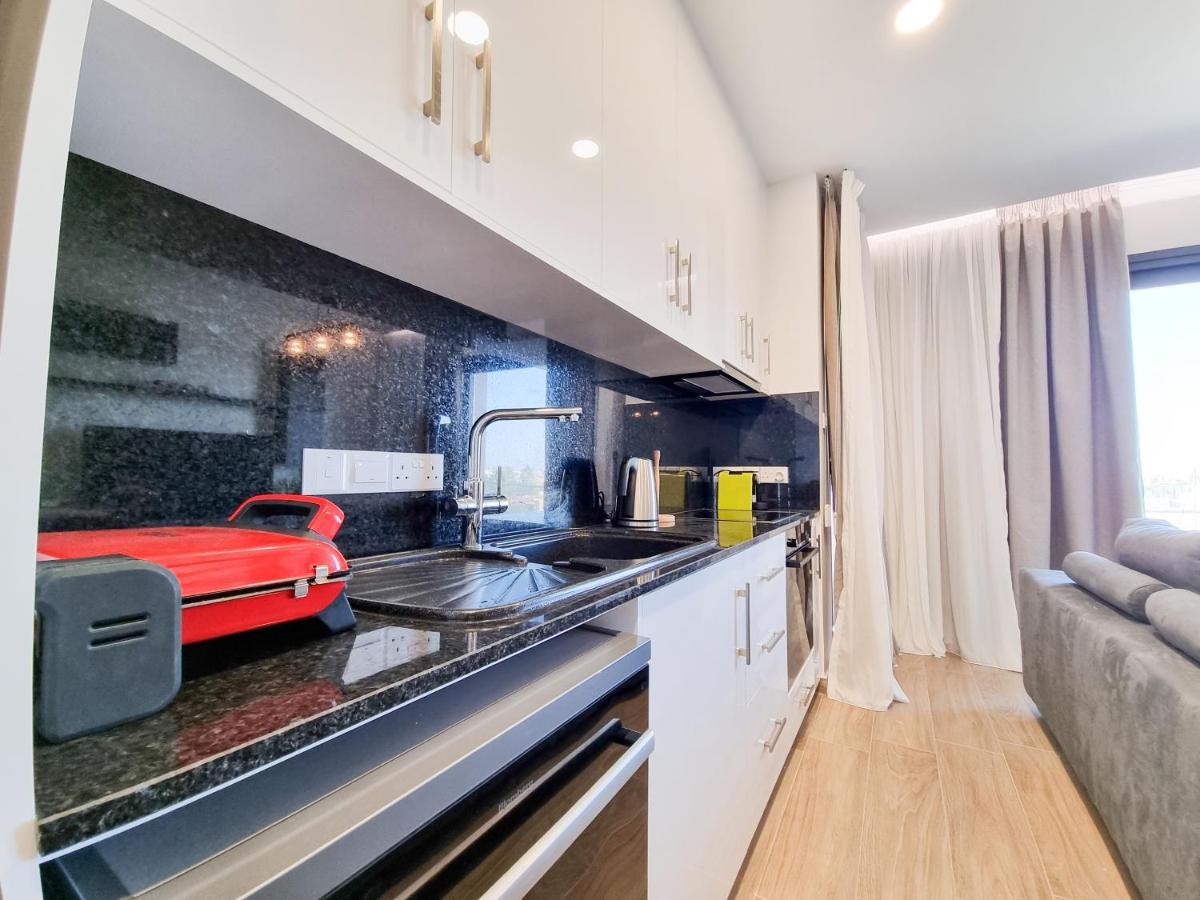 Lucky Strike Apartment Paralimni Bagian luar foto