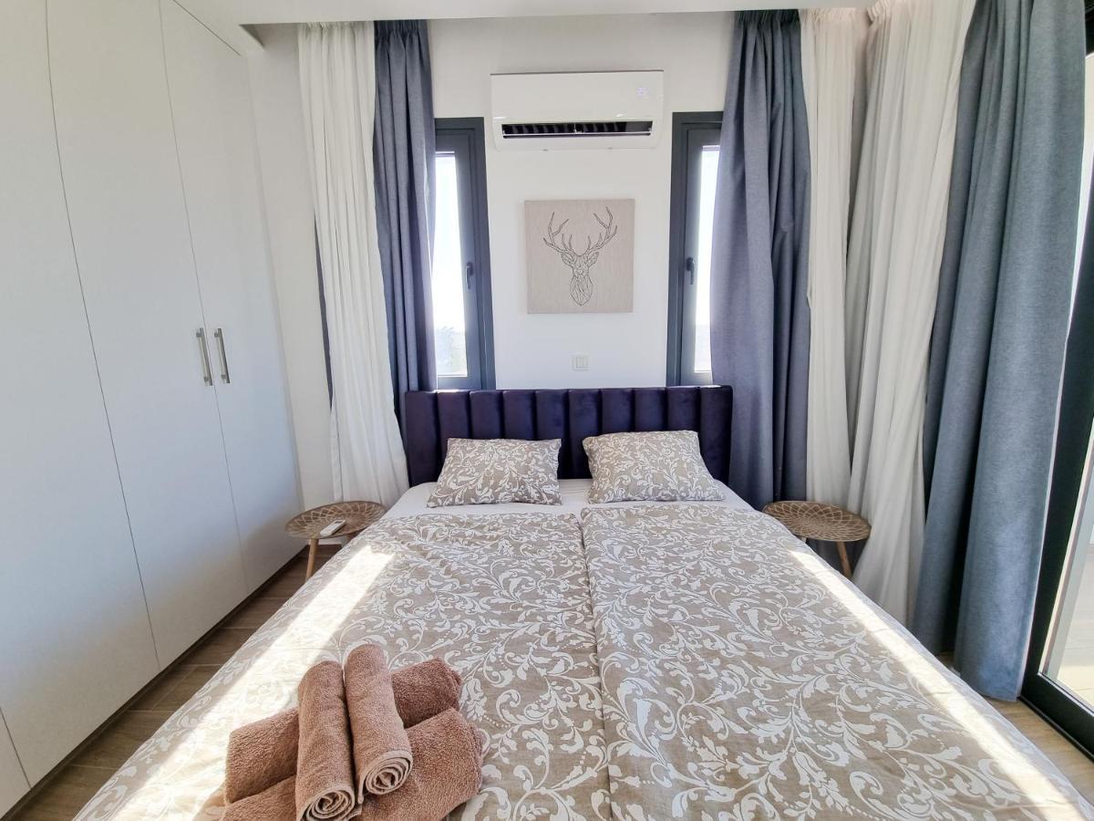 Lucky Strike Apartment Paralimni Bagian luar foto