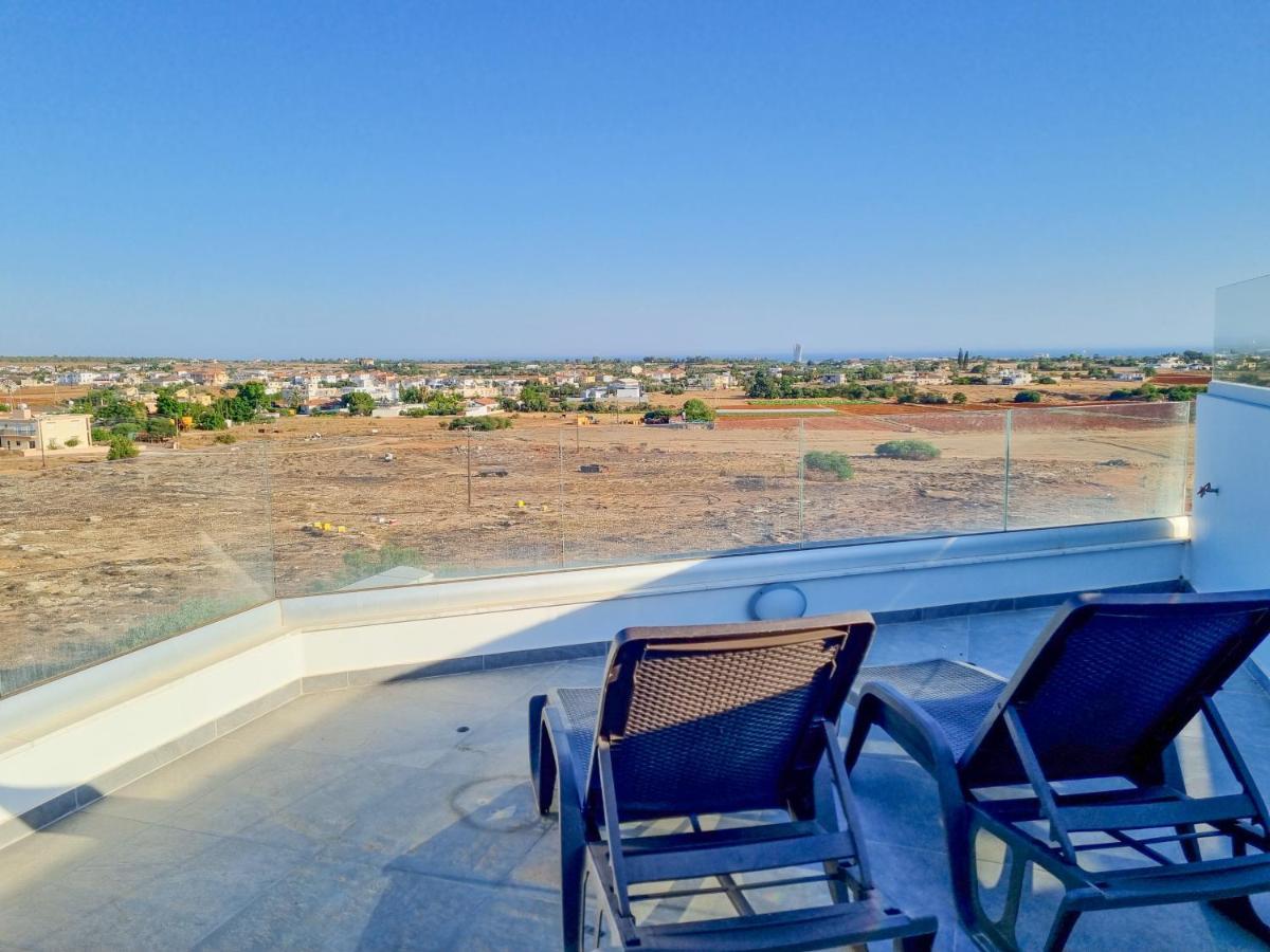 Lucky Strike Apartment Paralimni Bagian luar foto